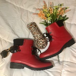 CUTE rain booties. Perfect for summer rainy days!